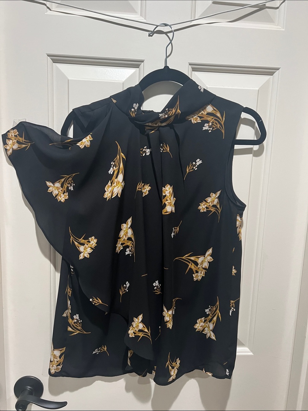 Ann Taylor Black Sleeveless Scarf-Neck Floral Blouse